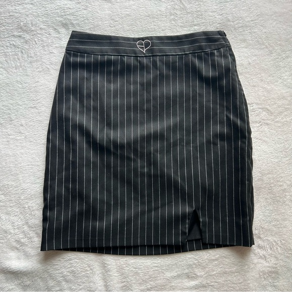 H&M DIVIDED X BlackPink Black / Pinstriped Skirt ( Size 0 ) - Picture 2 of 6